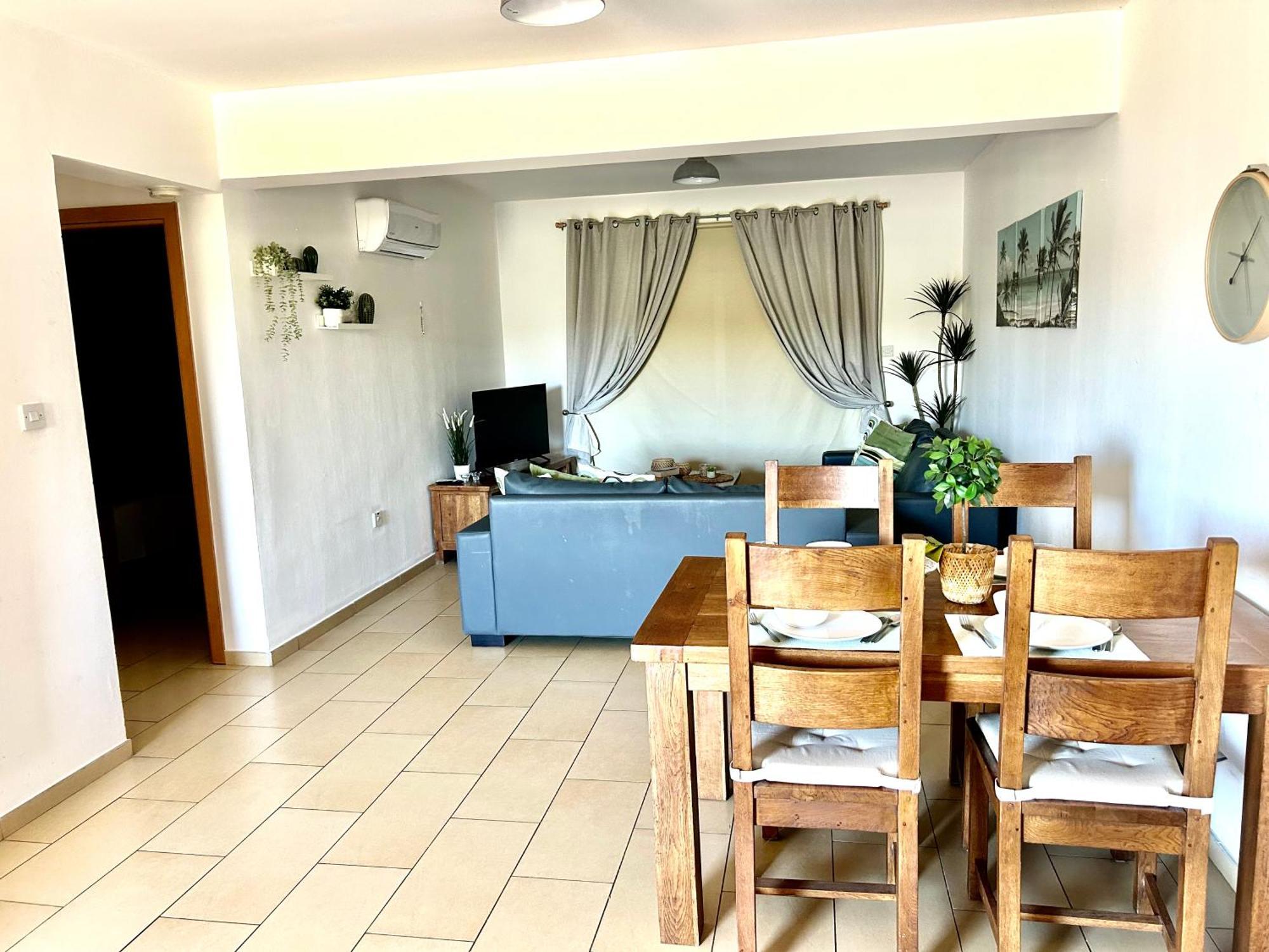 Nissi Sandy Bay C09